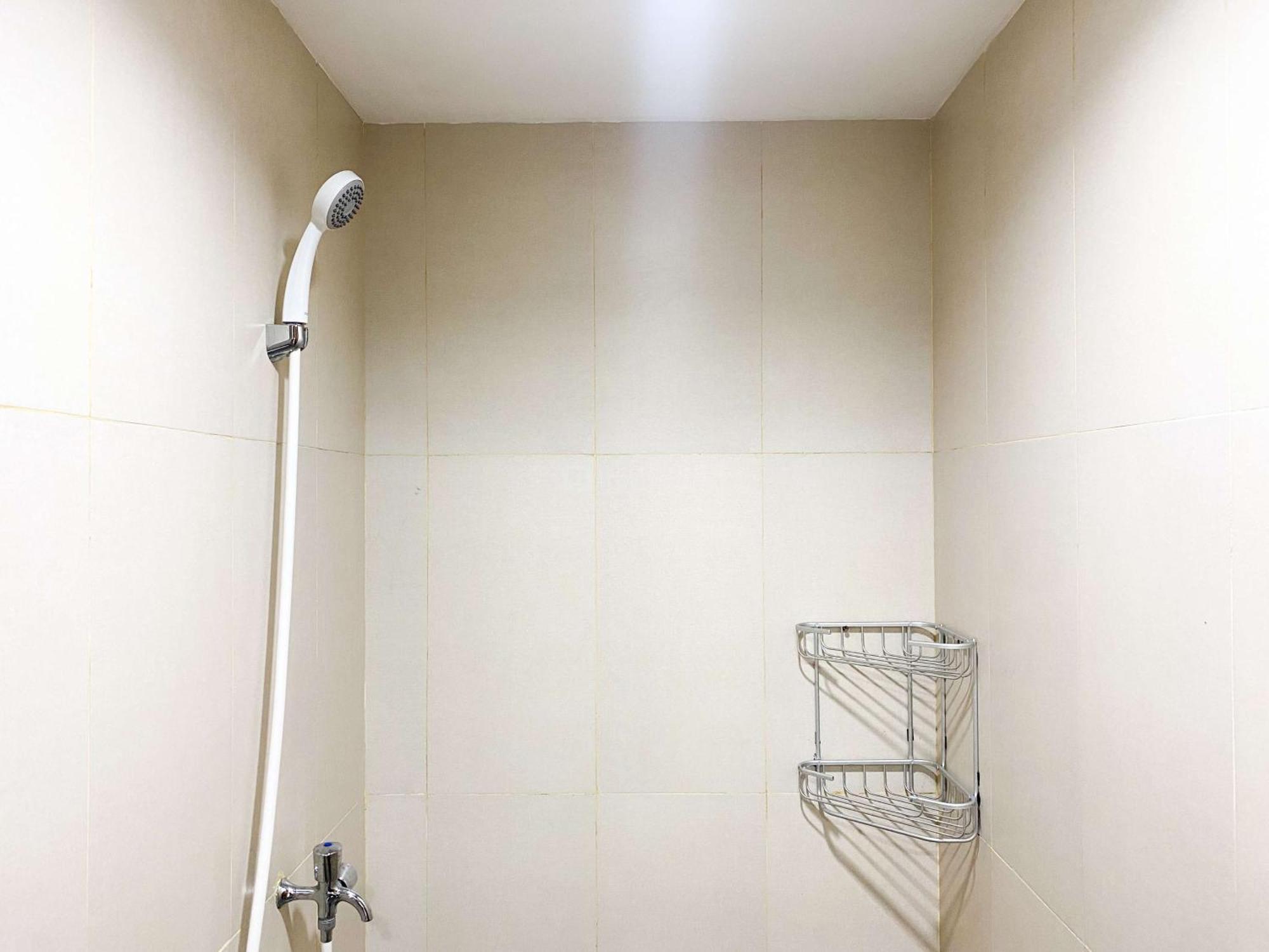 Modern At Gateway Park Lrt By Travelio * Bekasi