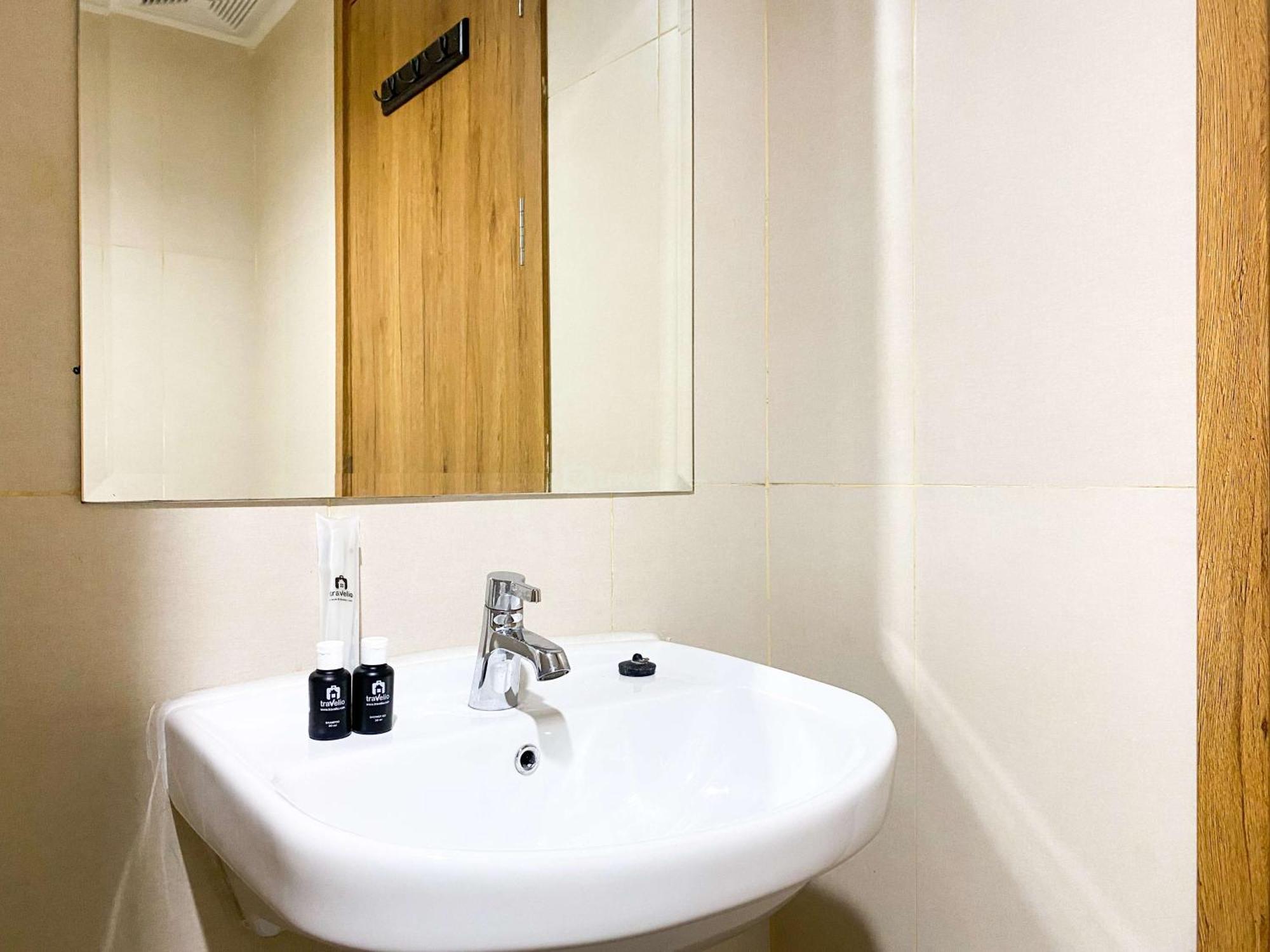 Modern At Gateway Park Lrt By Travelio Apartemen *